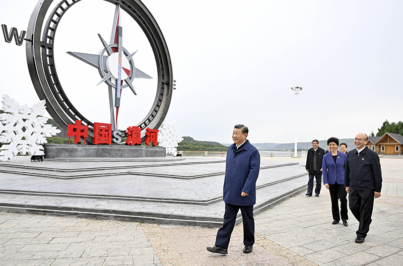 9月6日至8日，中共中央總書記、國(guó)家主席、中央軍委主席習(xí)近平在黑龍江考察。這是6日下午，習(xí)近平在大興安嶺地區(qū)漠河市北極村考察。